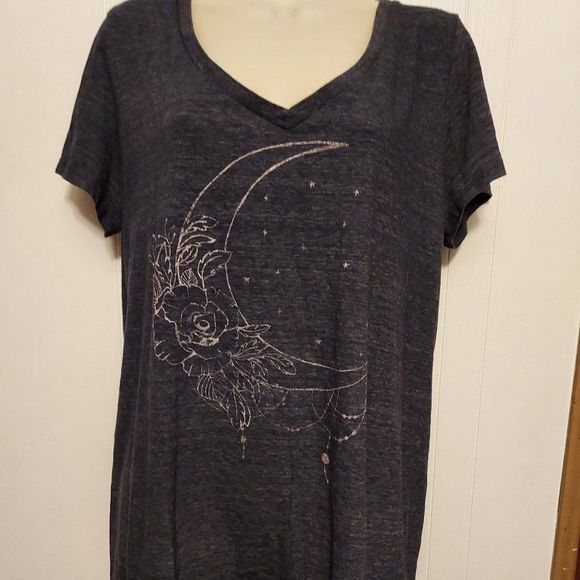 Torrid Tops - Torrid  size 1 (14-16)  pit to pit 21 1/2 length 28 Gret